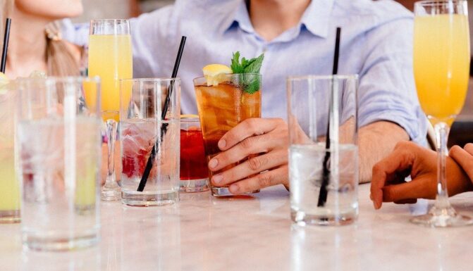 6 Tips for Navigating Summer Parties After Addiction Rehab