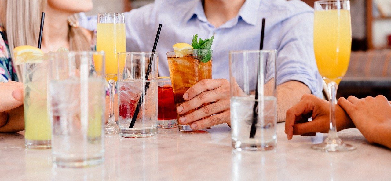 6 Tips for Navigating Summer Parties After Addiction Rehab